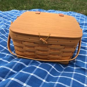 Large Longaberger pic nic basket